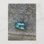 可愛い緑のハート岩が信仰を持つベンチ ポストカード (正面)