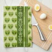 可愛い緑のハート形のエイリアングリフにあなたの名前 キッチンタオル (四つ折り)