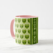 可愛い緑のハート形のエイリアングリフにあなたの名前 マグカップ (正面左)
