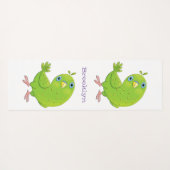 可愛い緑の好奇心のインコ漫画イラストレーション ヨガマット (裏面(横))