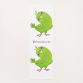 可愛い緑の好奇心のインコ漫画イラストレーション ヨガマット (裏面)