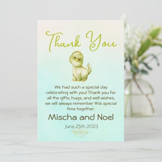 可愛い緑の恐竜の男の子赤ちゃんシャワーありがとう サンキューカード (スタンド正面)