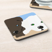可愛い茶色と白いラブラドールの子犬のアートギフト コースター (左側)