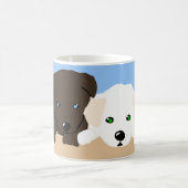 可愛い茶色と白いラブラドールの子犬のアートギフト コーヒーマグカップ (中央)