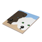 可愛い茶色と白いラブラドールの子犬のアートギフト タイル (側面)