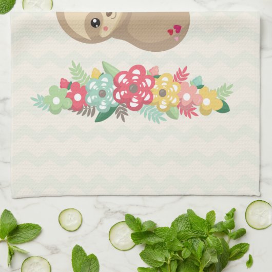 可愛い茶色のナマケモノぶら下がったの上下逆さ キッチンタオル (折り畳み)