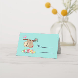 可愛い茶色のナマケモノぶら下がったの上下逆さ プレイスカード