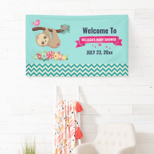 可愛い茶色のナマケモノぶら下がったの逆さまに赤ちゃんシャワー 横断幕 (インサイチュ)