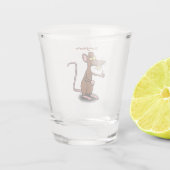 可愛い茶色のネズミが漫画をサミング ショットグラス (裏面)