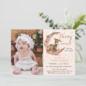 可愛い茶色のバンビ花の雲1st誕生日パーティー 招待状 (スタンド正面)