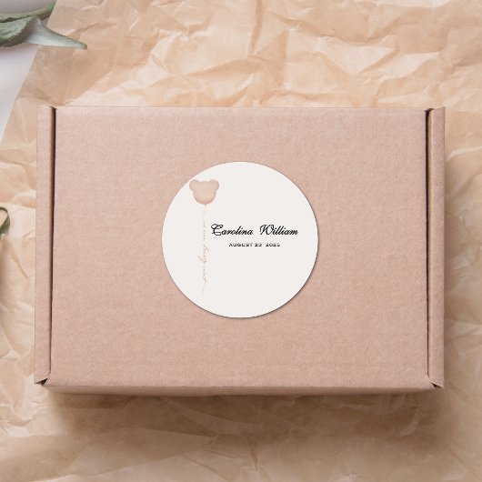 可愛い茶色の私たちは赤ちゃんシャワーを待つことができる ラウンドシール