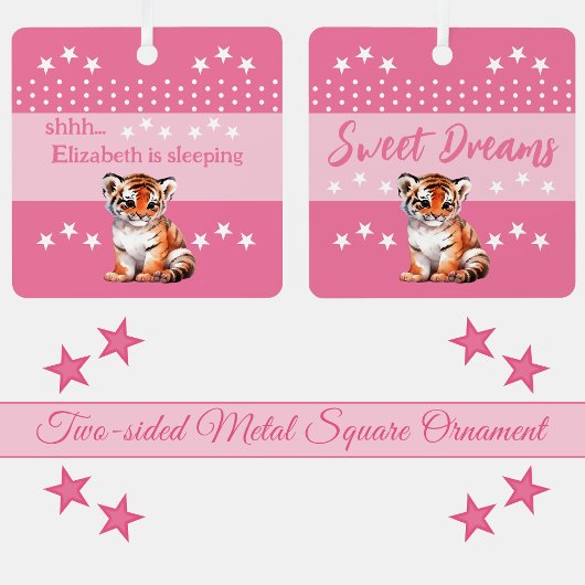 可愛い虎shhh追加の名前は眠っているピンク メタルオーナメント