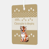 可愛い虎shhh追加の名前は眠っている茶色 メタルオーナメント (正面左)