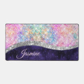 可愛い虹色パープル銀グリッターモノグラム デスクマット (正面)
