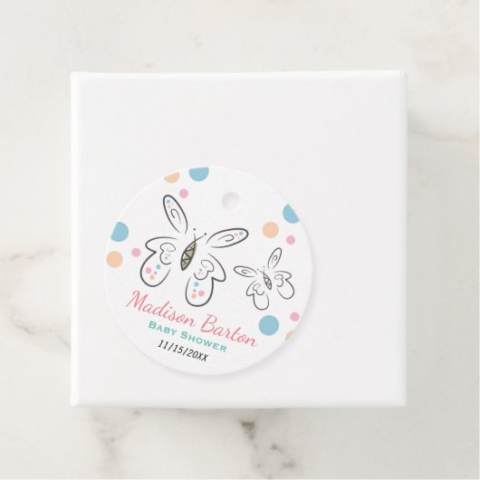 可愛い蝶とドット女の子の赤ちゃんシャワー フェイバータグ (インサイチュ)