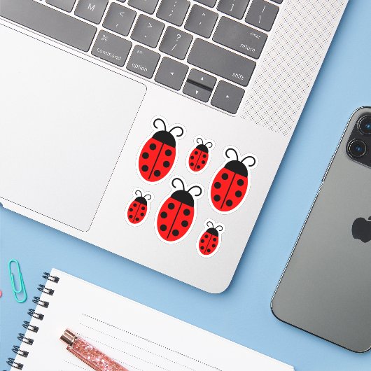 可愛い赤いラディバグカスタムのビニールシール シール (ノートパソコンとiPhone)