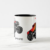 可愛い赤い黒のモンスタートラックパーソナライズされた名 ツートーンマグカップ (中央)
