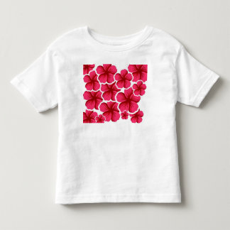 可愛い赤ちゃんの日差しとピンクの花 トドラーTシャツ