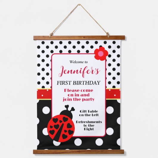 可愛い赤と黒のラディバグ歓迎サイン 吊り下げ型タペストリー (正面)