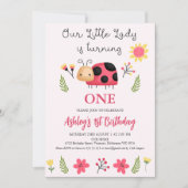 可愛い赤の黒私たちの小さなラディバグの最初の誕生日 招待状 (正面)