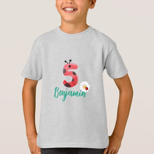 可愛い赤水玉模様ラディバグ5thバースデーパーティー名 tシャツ (正面)