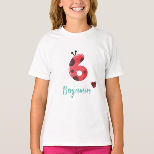 可愛い赤水玉模様ラディバグ6thバースデーパーティー名 tシャツ (正面)