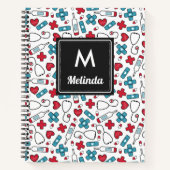 可愛い赤青メディカルパターンナース モノグラムの ノートブック (正面)