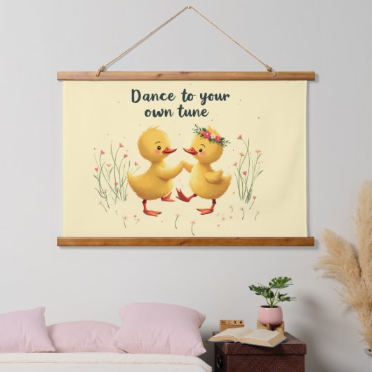 可愛い踊りダクリングスとフローラ春ビベス 吊り下げ型タペストリー (寝室)