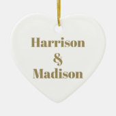 可愛い金ゴールドカスタム白いカップルの名前タイポグラフィ セラミックオーナメント (正面)