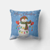 可愛い霜の降りた雪だるまがクリスマスライトを掲げる クッション (裏面)