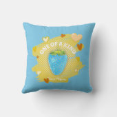 可愛い青いちごハート黄色の一種 クッション (裏面)