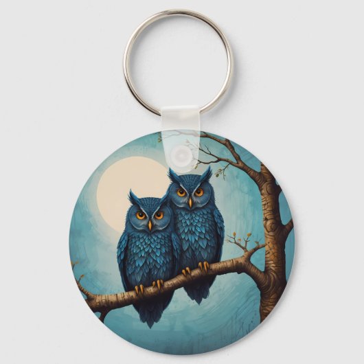 可愛い青いフクロウが枝に座っている キーホルダー (正面)