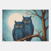 可愛い青いフクロウが枝に座っている ラッピングペーパーシート (正面)