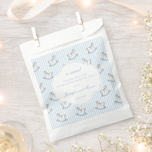 可愛い青いロッキングホース男の赤ちゃんシャワーユー フェイバーバッグ (クリップ留めされた状態)