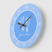 可愛い青い子供部屋の足跡と男の赤ちゃん名 ラージ壁時計 (傾斜)