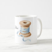 可愛い青い糸の裁縫 コーヒーマグカップ (正面右)