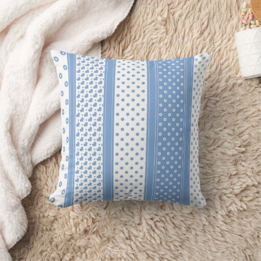 可愛い青と白のモダントレンディーハートとドット クッション (ブランケット)