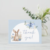 可愛い青の小さなバニー男の赤ちゃんシャワ感謝していーシャワーユー 招待状 (スタンド正面)