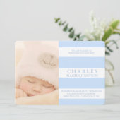 可愛い青ストライプ色の出産発表フォトカード 案内状 (スタンド正面)