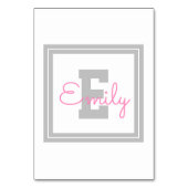 可愛い額縁の名前&モノグラム |ライトグレーとピンク テーブルナンバー (裏面)