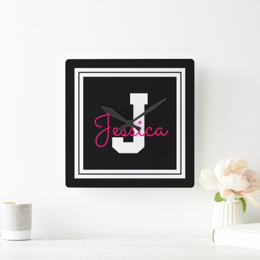 可愛い額縁の名前&モノグラム |白黒とピンク スクエア壁時計 (ホーム)