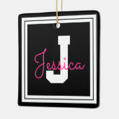 可愛い額縁の名前&モノグラム |白黒とピンク セラミックオーナメント (左)