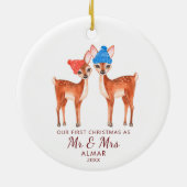 可愛い鹿パーソナライズされた夫婦の新婚さん セラミックオーナメント (裏面)
