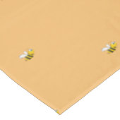 可愛い黄色いオレンジおもしろい色のバンブルミツバチ テーブルクロス (アングル)