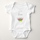 可愛い黄色鮮やかピンクのワイルドフラワースクリプト ベビーボディスーツ (正面)