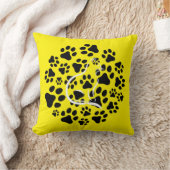 可愛い黒い黄色のペットモダンネコクールと前足 クッション (ブランケット)