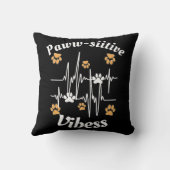 可愛い黒に猫が足で赤んモダンだおもしろい クッション (裏面)