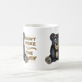 可愛い黒熊が熊を突き刺さない コーヒーマグカップ (中央)