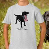 可愛い黒犬がアメリカ国旗を掲げて7月4日 Tシャツ