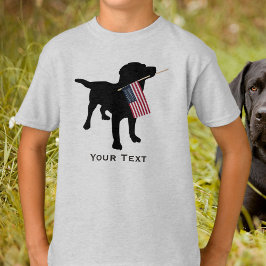 可愛い黒犬がアメリカ国旗を掲げて7月4日 Tシャツ